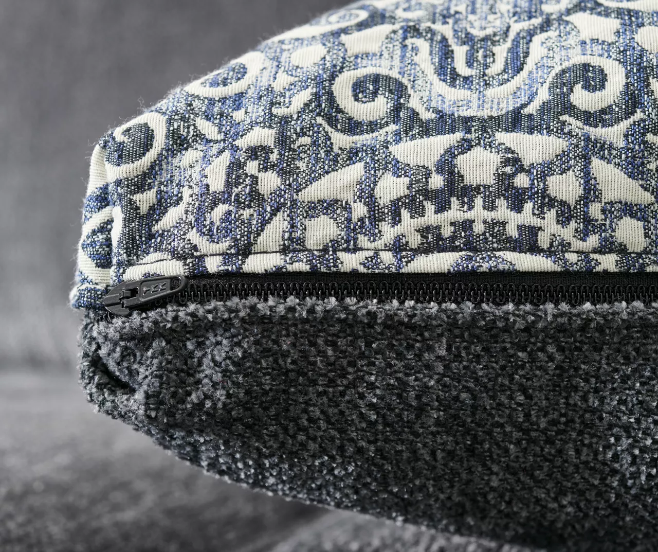 Broyhill Tripoli Slate Sectional 10 Broyhill Tripoli Slate Sectional - Image 8